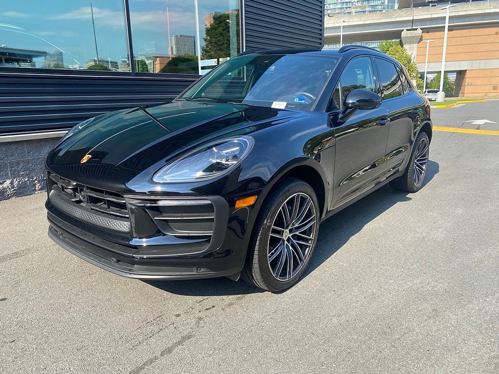 Thumbnail: 2024 Porsche Macan - 1
