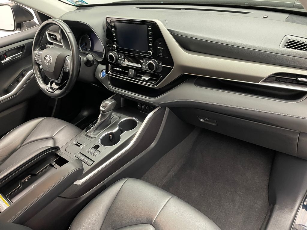 Thumbnail: 2020 Toyota Highlander - 19