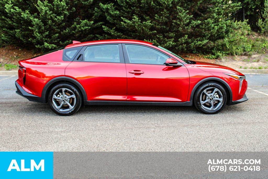 Used 2025 Red Kia LXS image 9