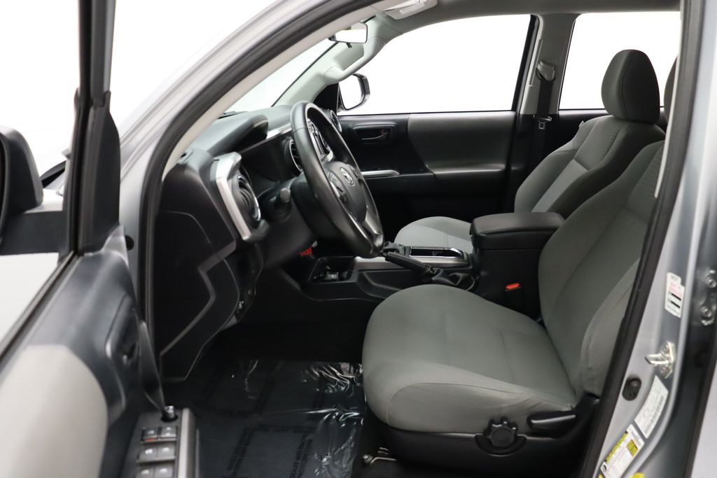 Thumbnail: 2019 Toyota Tacoma - 14