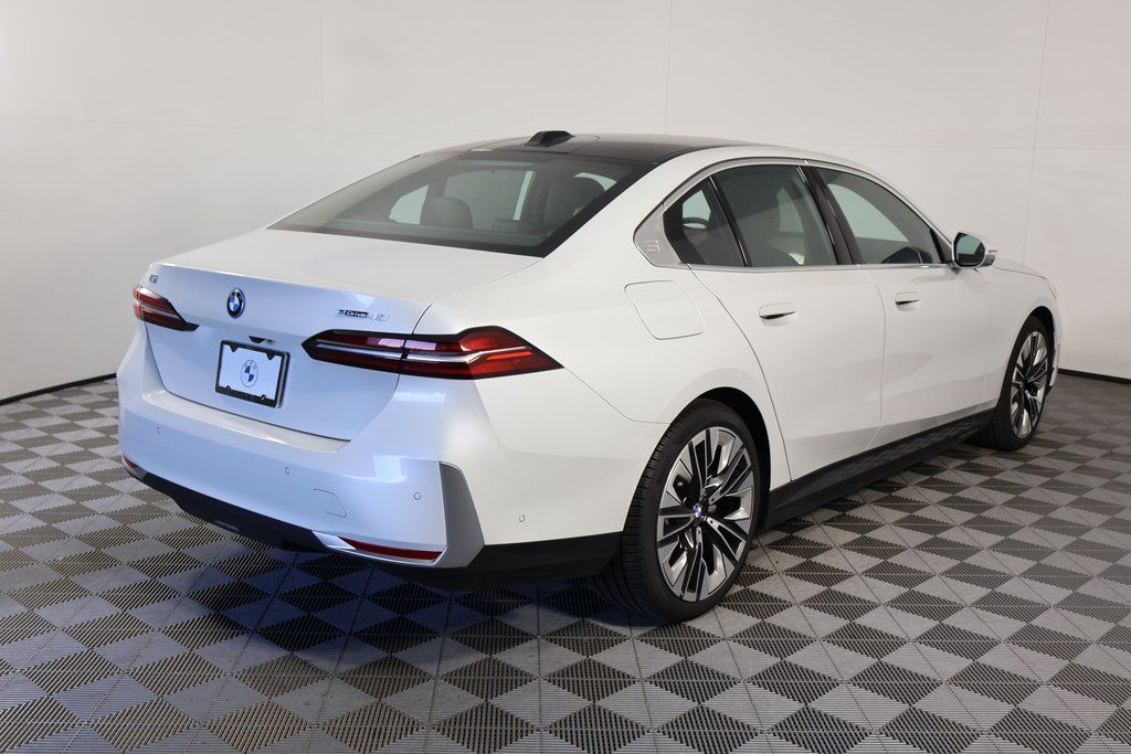 Thumbnail: 2025 BMW i5 - 2