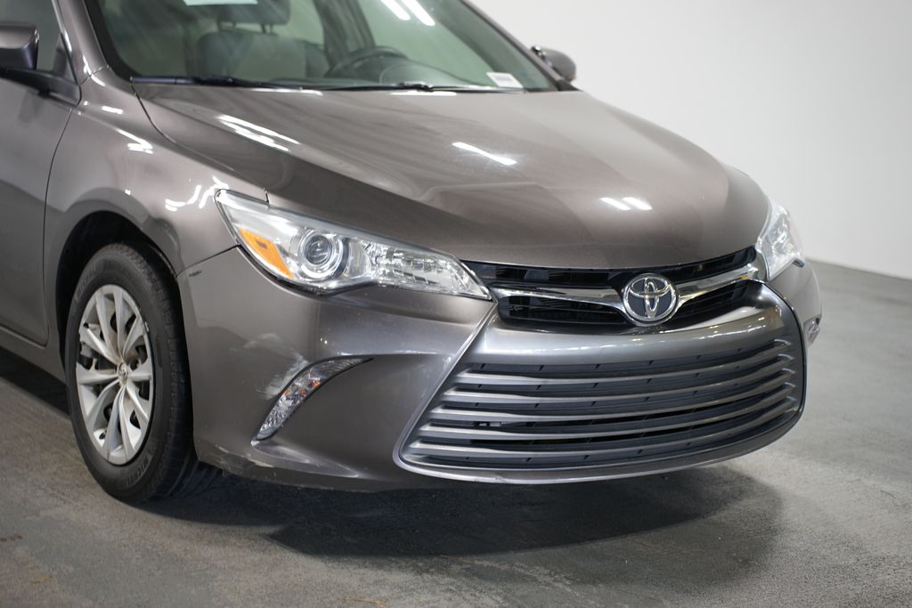 Thumbnail: 2017 Toyota Camry - 4