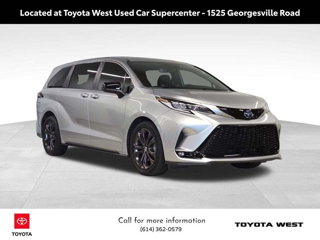 2021 Toyota Sienna XSE photo 2