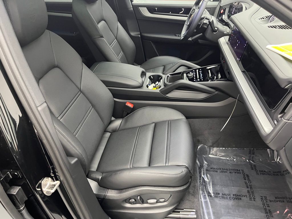 Thumbnail: 2026 Porsche Cayenne - 28