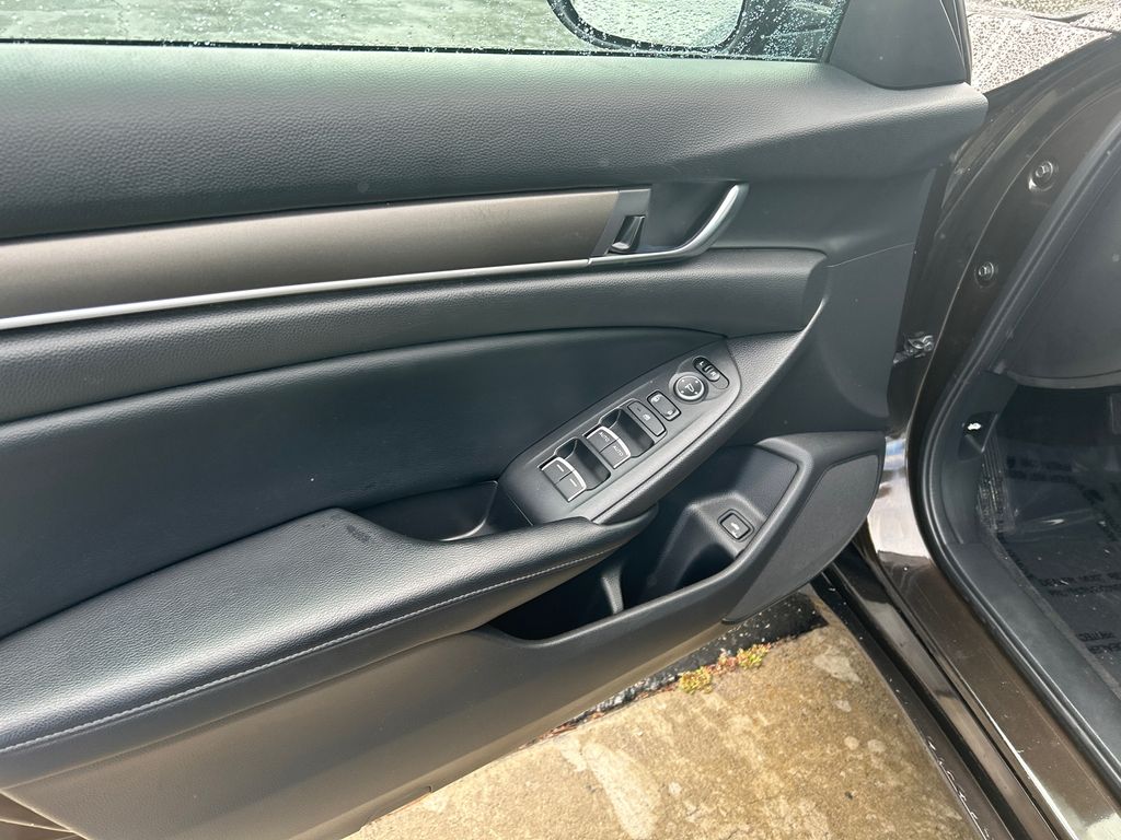 2018 Honda Accord LX 11