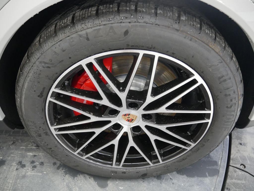 Thumbnail: 2026 Porsche Cayenne - 16