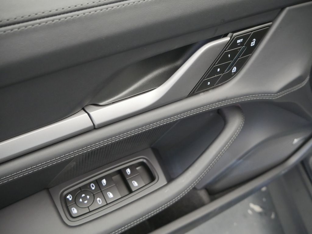 Thumbnail: 2026 Porsche Taycan - 13