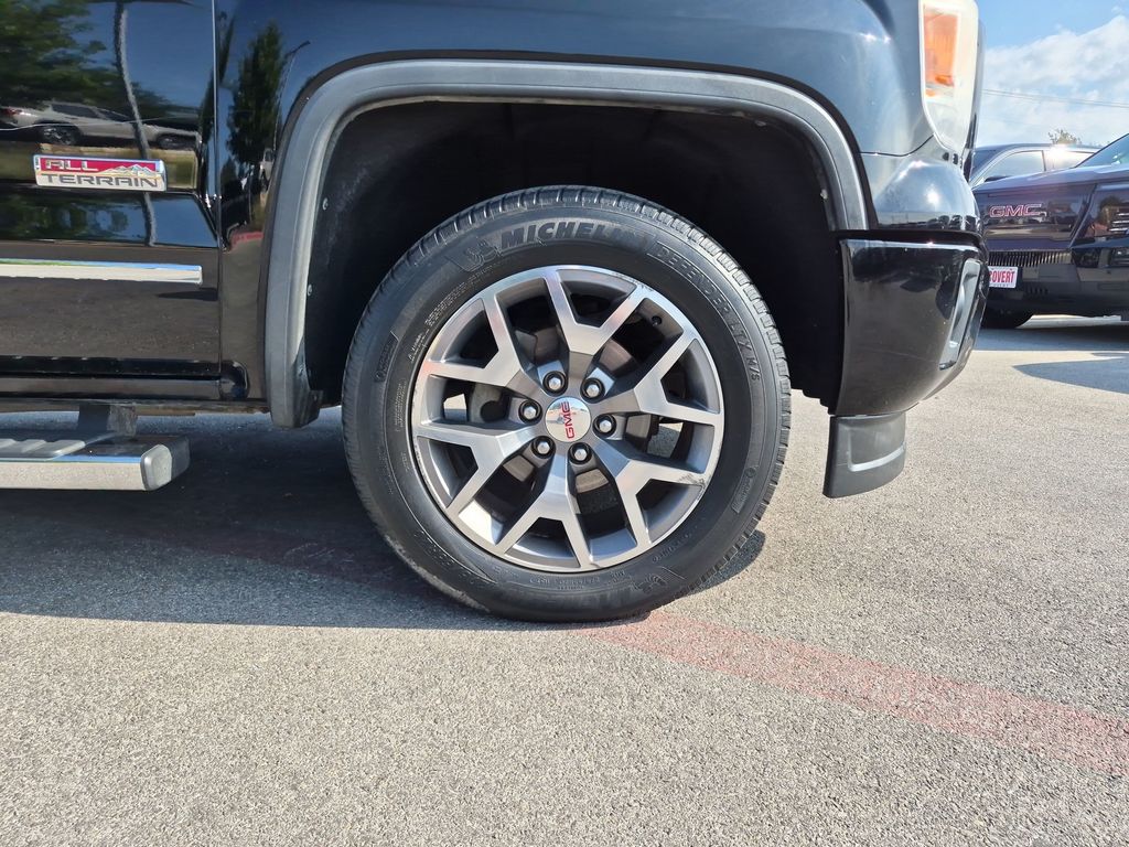 Used 2015 Black GMC SLT image 16