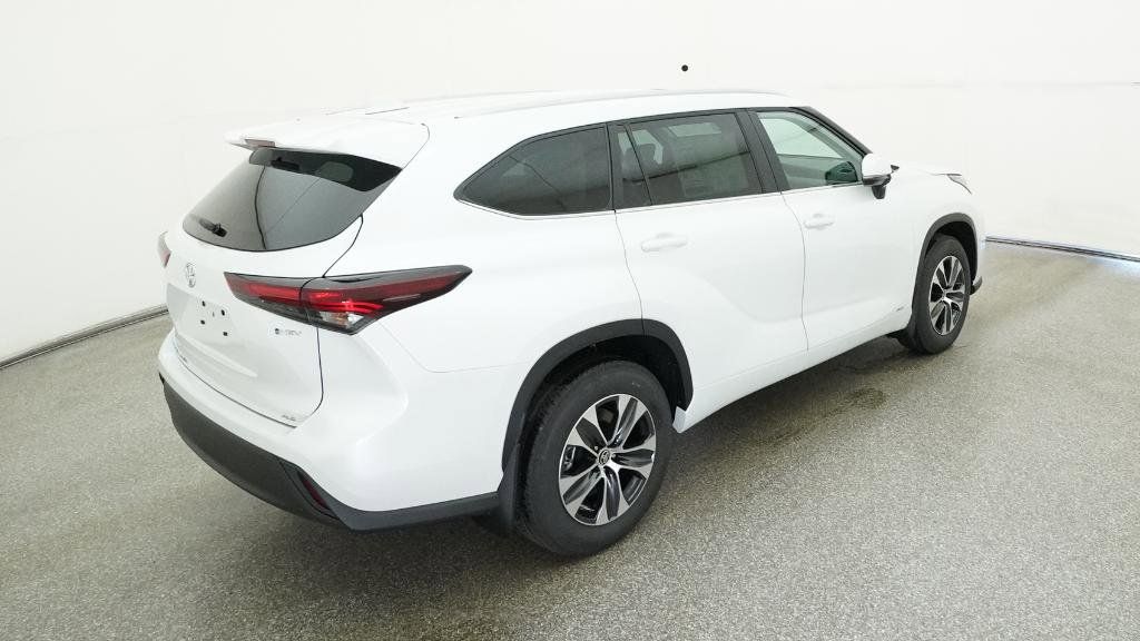 Thumbnail: 2025 Toyota Highlander - 13