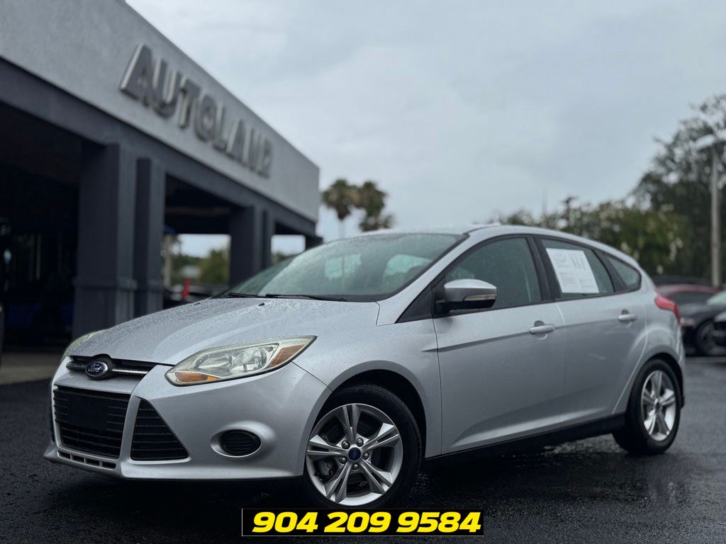 Ingot Silver 2014 Ford Focus SE Hatchback Hatchback Front-Wheel Drive 6-Speed Automatic