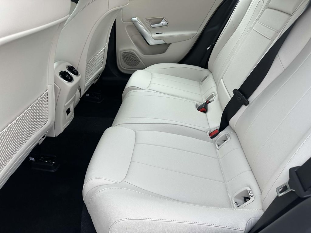 2022 Mercedes-Benz A-Class A 220 4MATIC 22