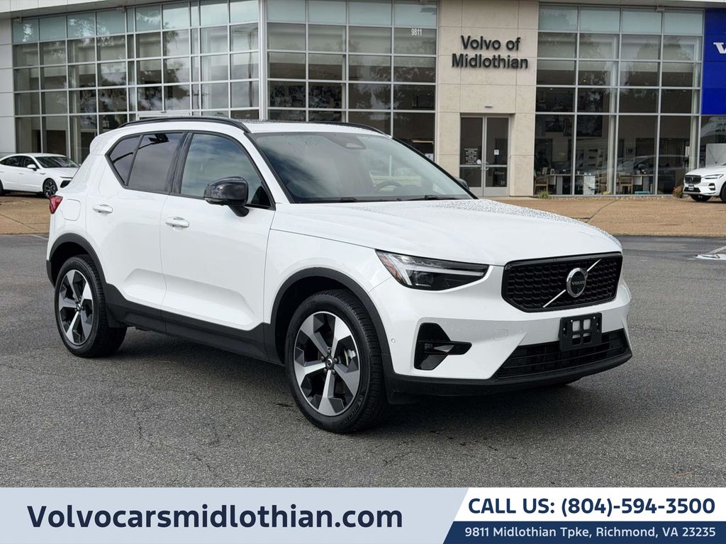  2026 Volvo XC40 B5 Plus AWD   