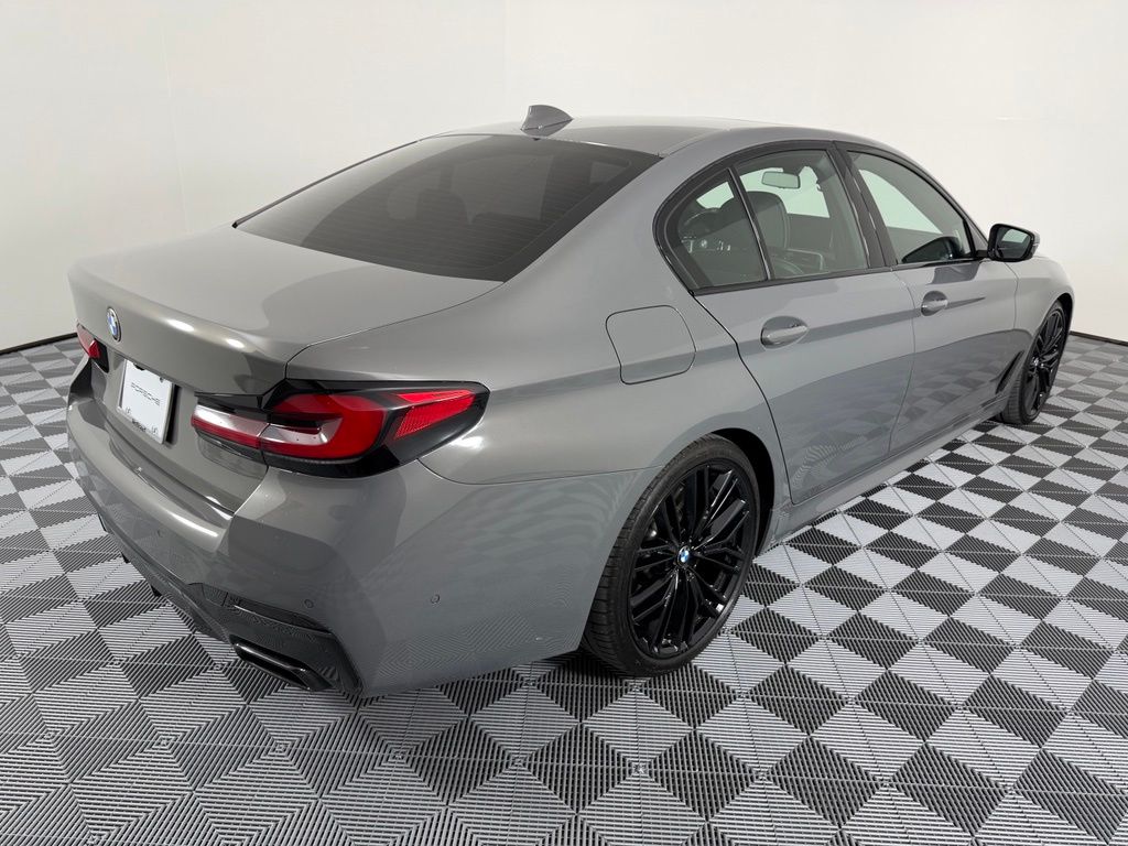 Thumbnail: 2022 BMW 5 Series - 10