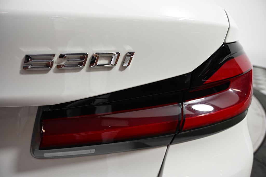 2022 BMW 5 Series 530i xDrive 11
