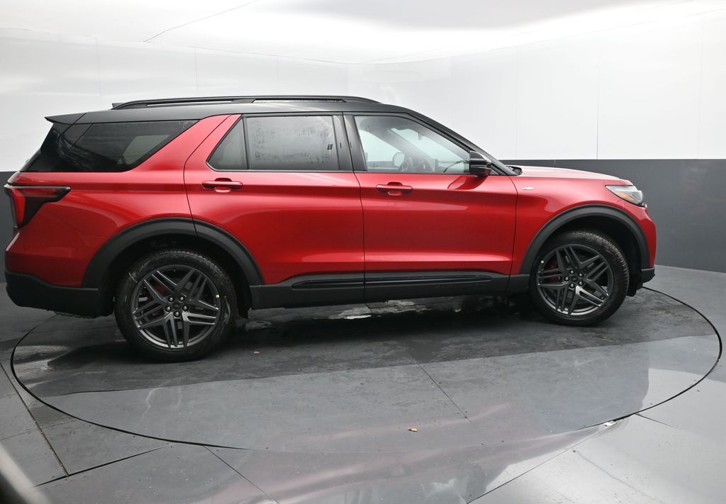 2026 Ford Explorer ST-Line photo 3
