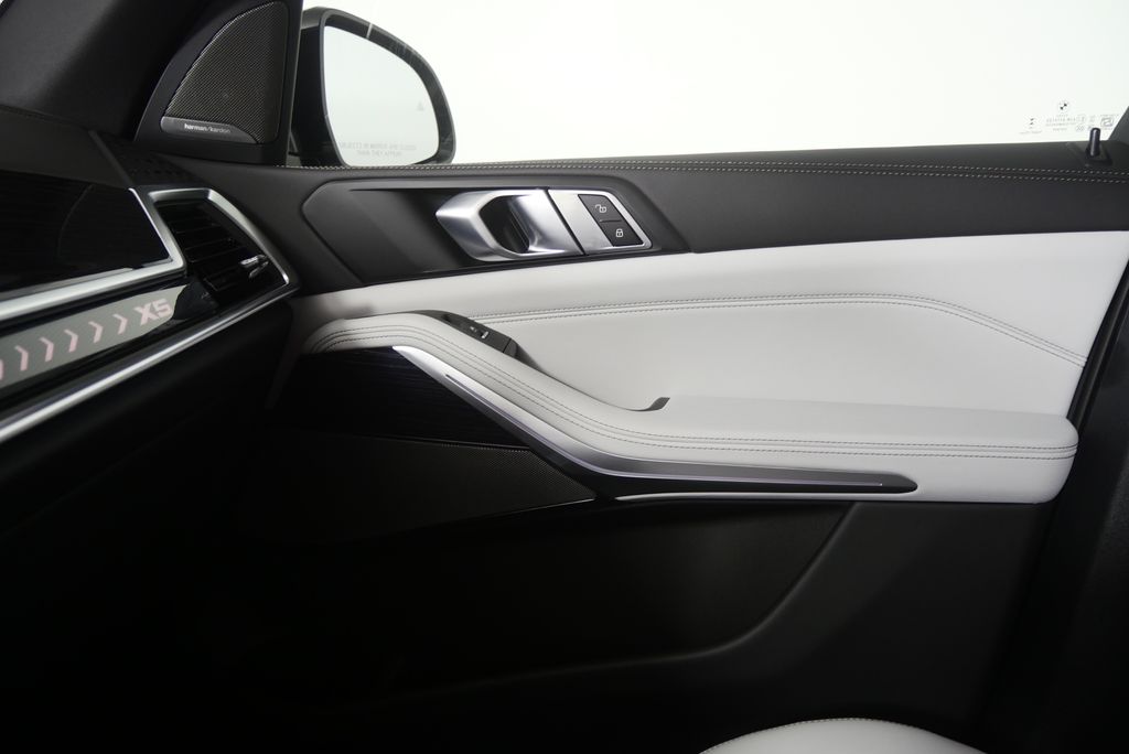 Thumbnail: 2026 BMW X5 - 23