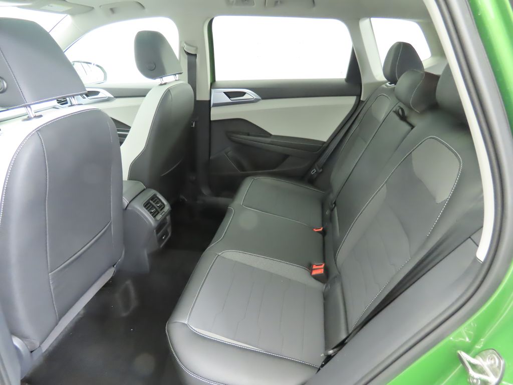 2025 Volkswagen Taos SE 22