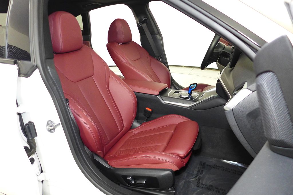 Thumbnail: 2023 BMW i4 - 19