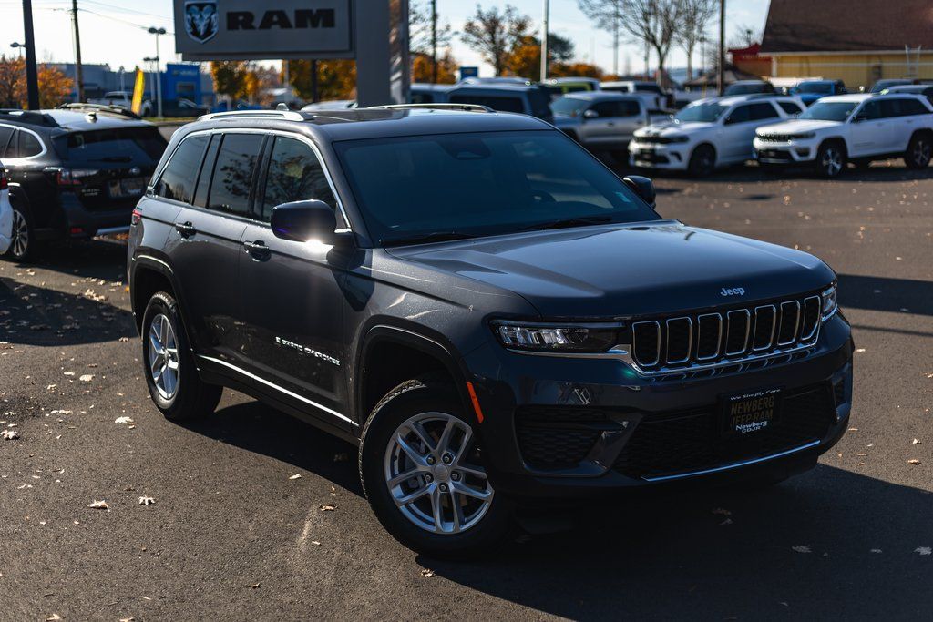 2025 Jeep Grand Cherokee Laredo X thumbnail 2
