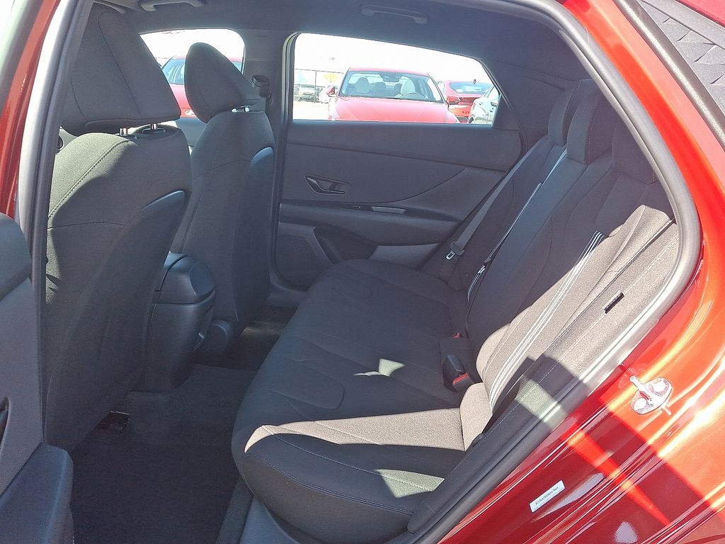 2025 Hyundai Elantra Sport 5