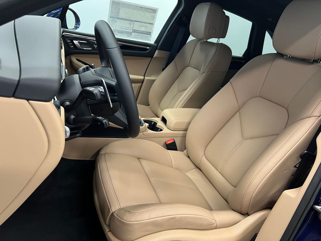 Thumbnail: 2026 Porsche Macan - 5