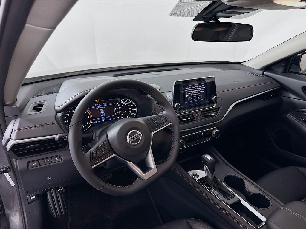 2022 Nissan Altima SR 9