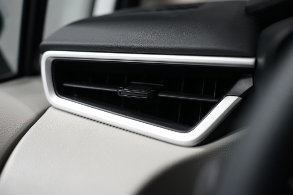 2025 Toyota Corolla LE 23