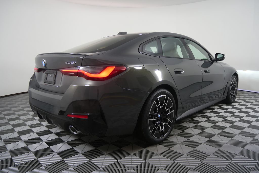 Thumbnail: 2026 BMW 4 Series - 3