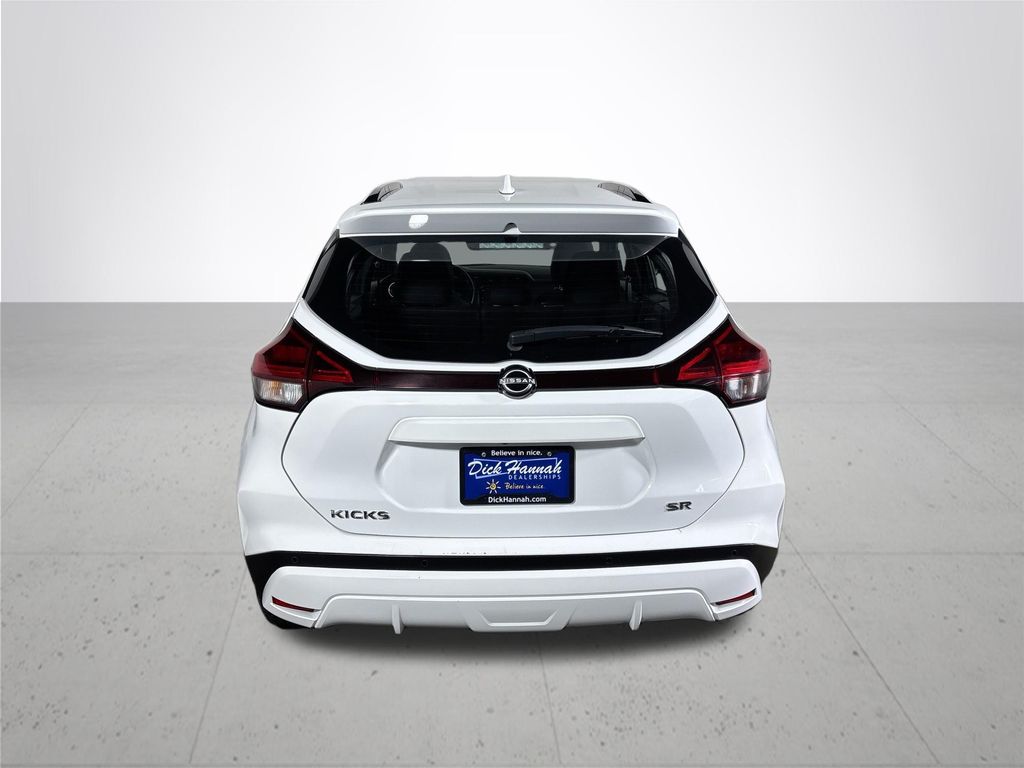 2024 Nissan Kicks SR
