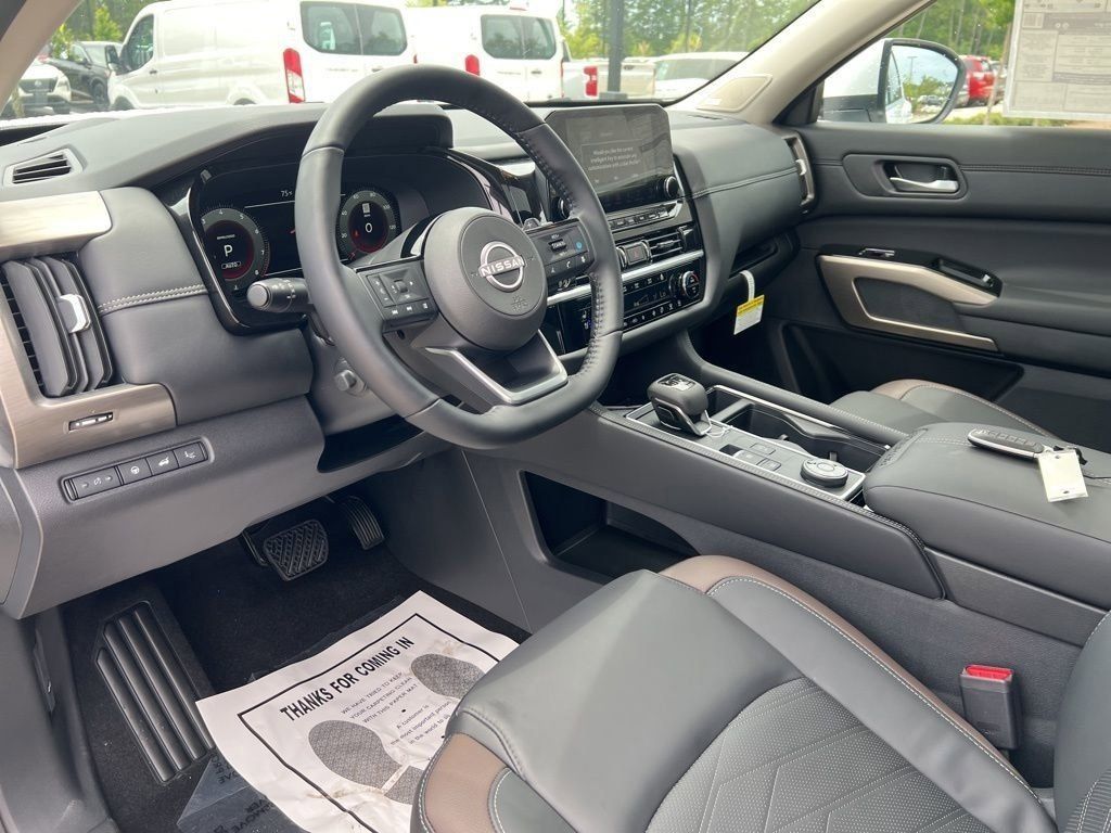 2025 Everest White Pearl Tricoat Nissan Pathfinder Platinum 4X4 SUV
