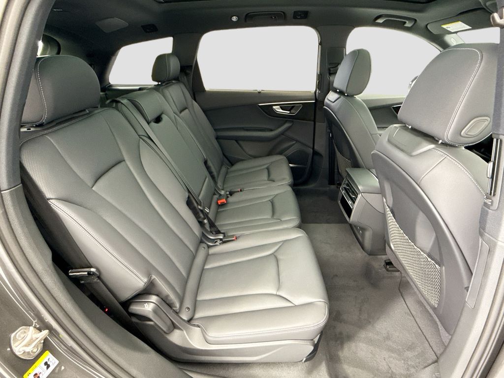 Thumbnail: 2026 Audi Q7 - 22