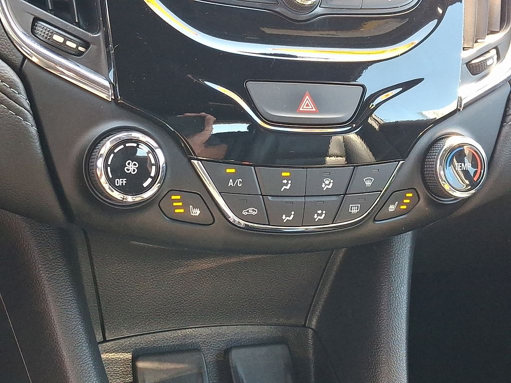 2017 Chevrolet Cruze — photo 17