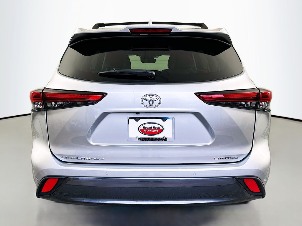 Thumbnail: 2023 Toyota Highlander - 6