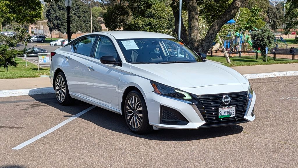 Used 2024 Nissan Altima 2.5 SV 4D Sedan