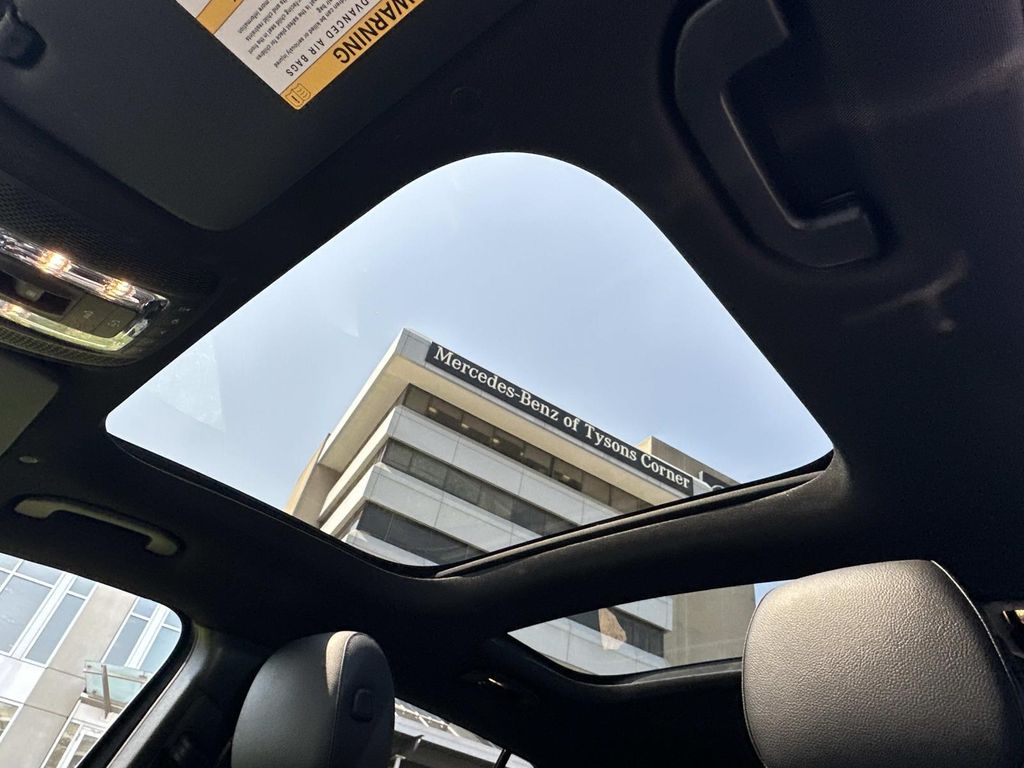 Thumbnail: 2022 Mercedes-Benz GLB - 30