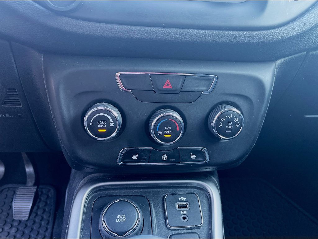 Used 2018 Red Jeep Sport image 20