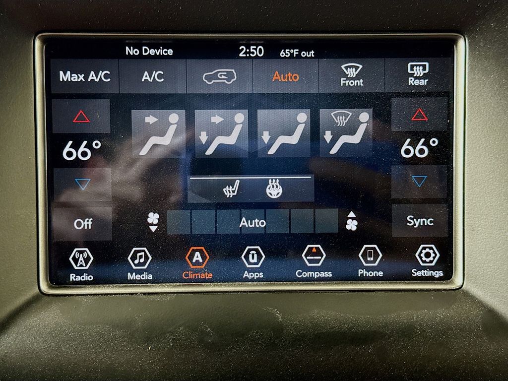 Thumbnail: 2018 Jeep Grand Cherokee - 15