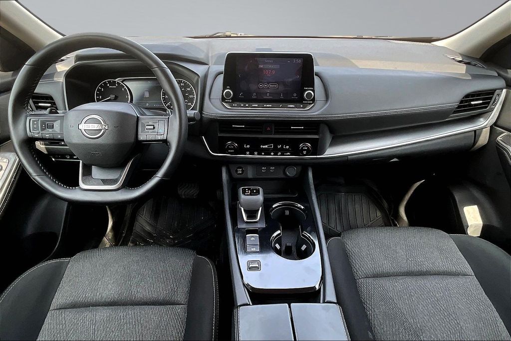 2025 Nissan Rogue SV - 7