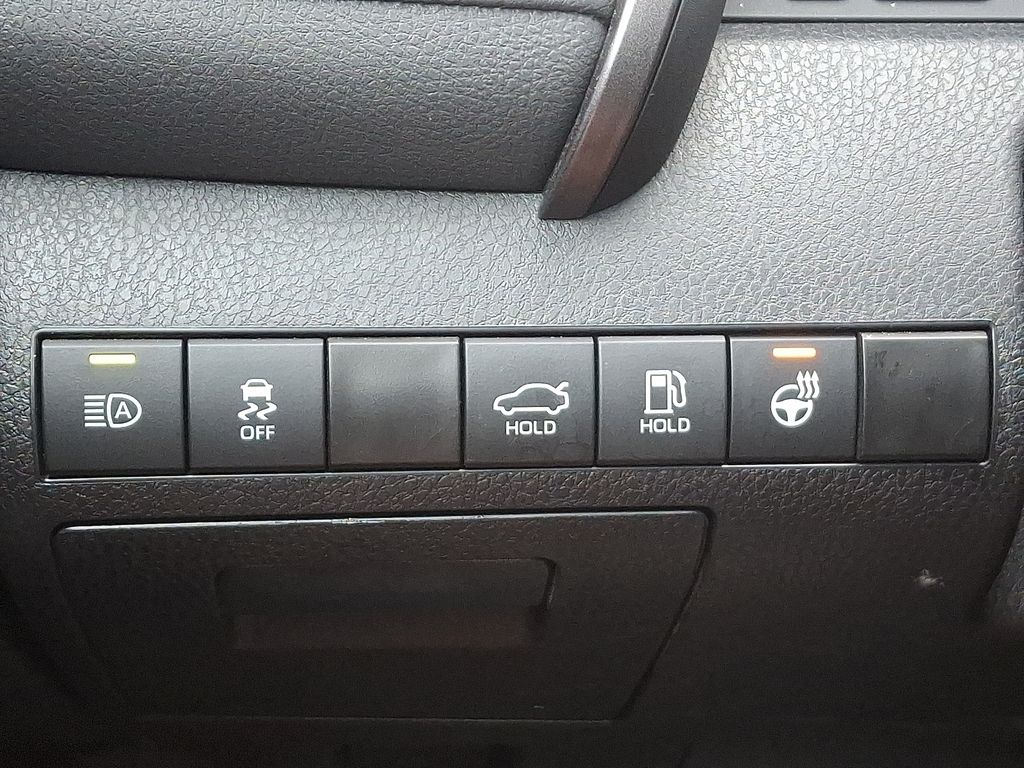 2024 Toyota Camry SE 23