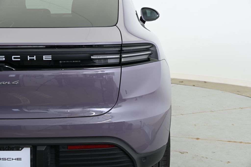Thumbnail: 2025 Porsche Macan - 14