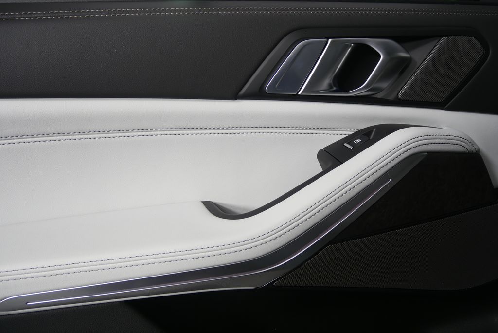 Thumbnail: 2026 BMW X5 - 13