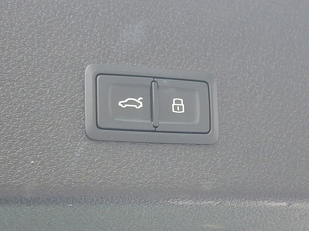 Thumbnail: 2021 Audi e-tron GT - 29