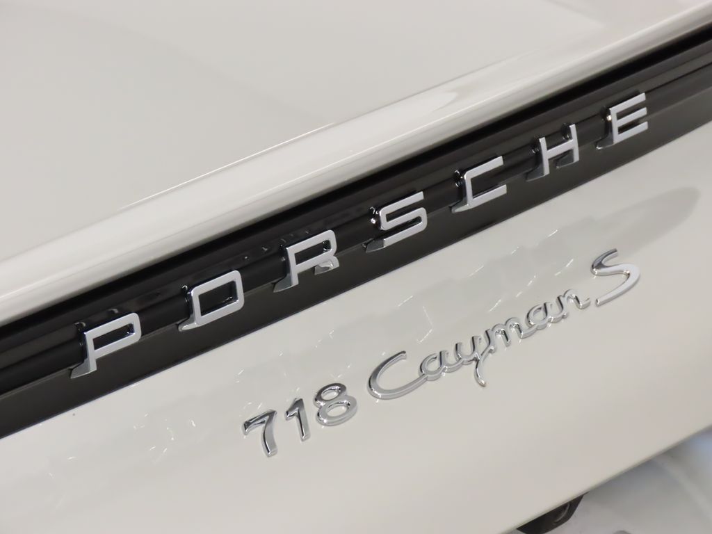 2024 Porsche 718 Cayman S 9