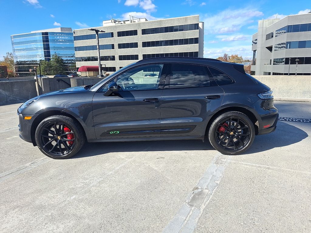 Thumbnail: 2022 Porsche Macan - 11