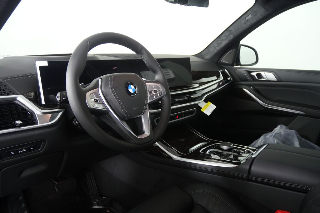 Thumbnail: 2026 BMW X7 - 12