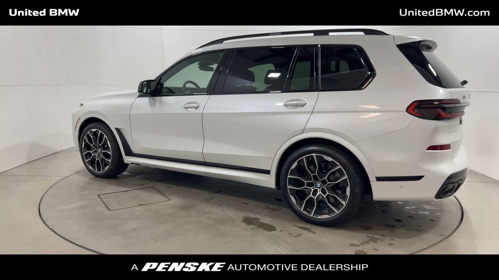 2025 BMW X7 M60i 6