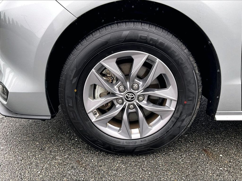 2025 Toyota Sienna — photo 7