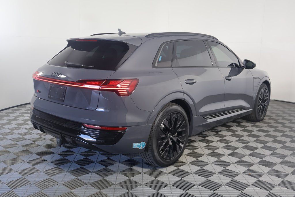 Thumbnail: 2024 Audi Q8 e-tron - 4