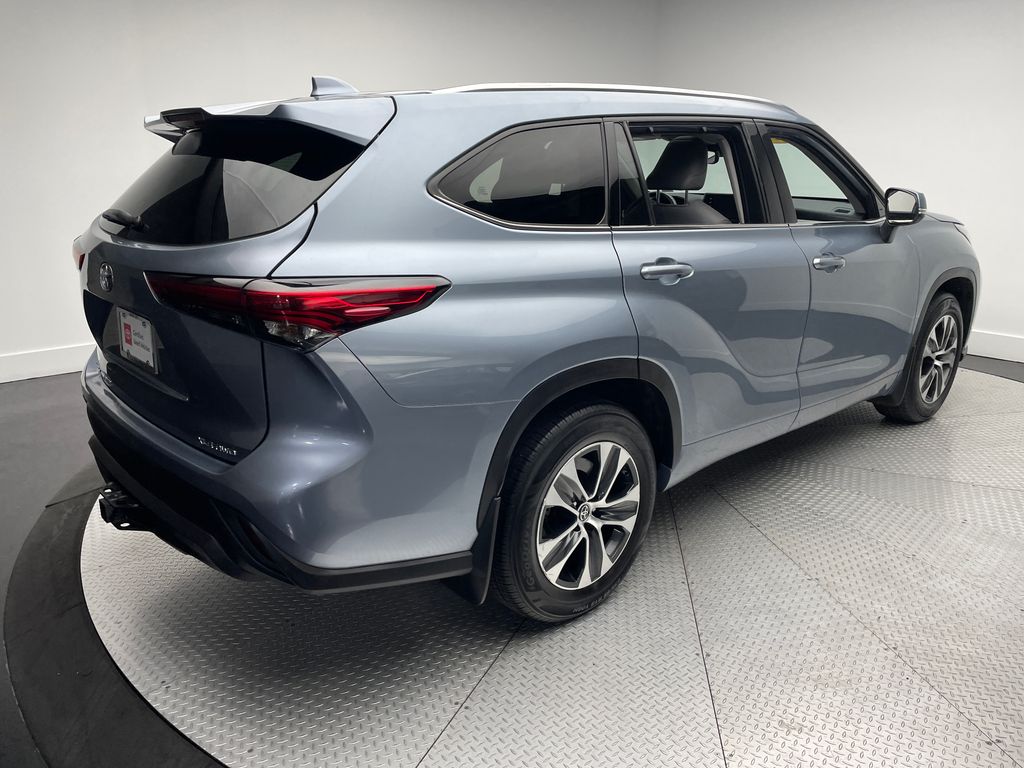 Thumbnail: 2021 Toyota Highlander - 5