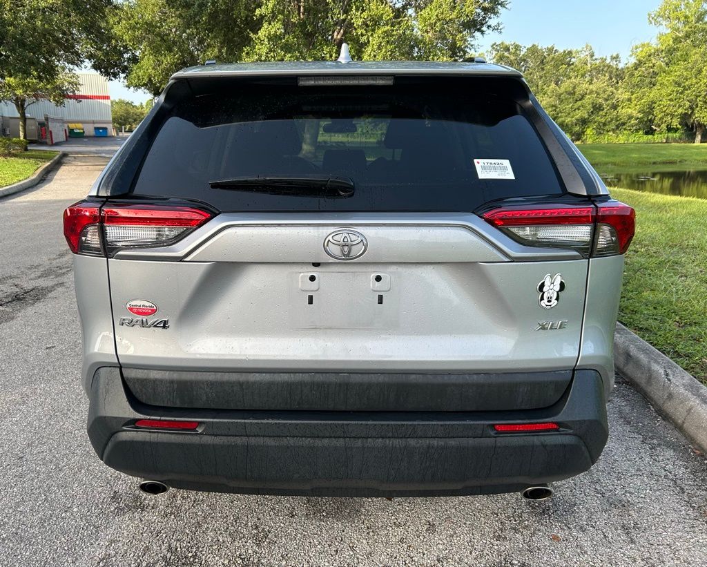 Thumbnail: 2021 Toyota RAV4 - 4